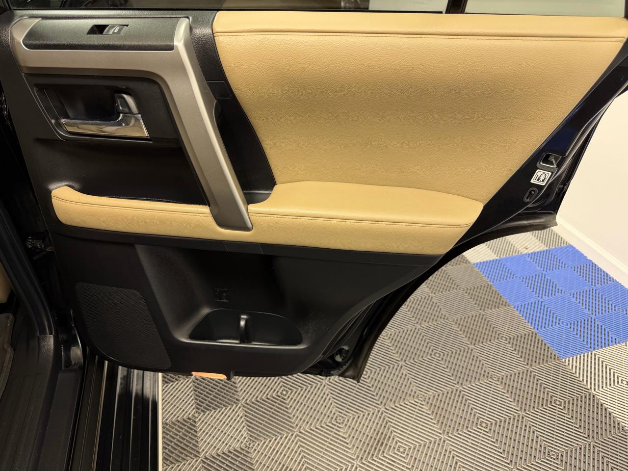 Toyota 4Runner SR5 Premium 2WD (Natl) 2021
