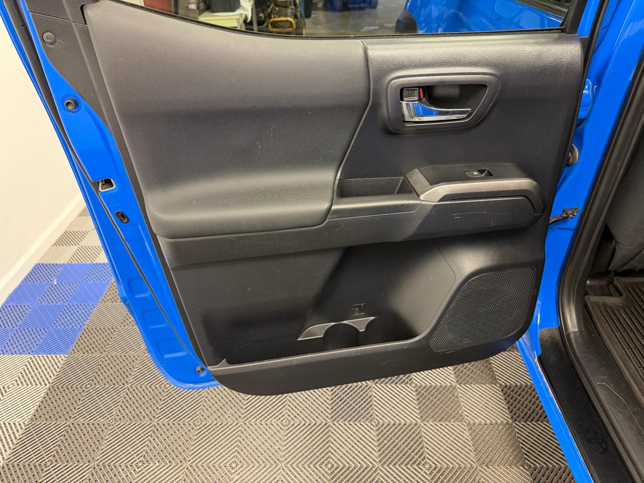 Toyota Tacoma 4WD TRD Off Road Double Cab 5' Bed V6 AT (Natl) 2021