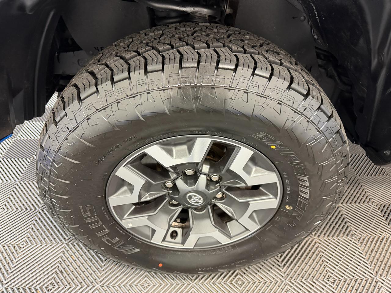Toyota Tacoma 4WD TRD Off Road Double Cab 5' Bed V6 AT (Natl) 2021