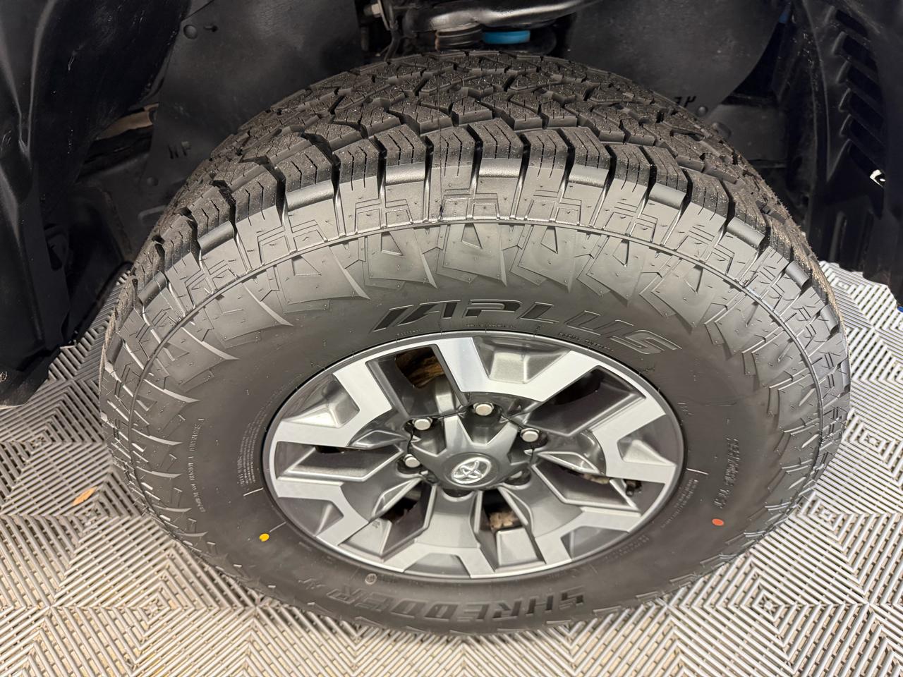Toyota Tacoma 4WD TRD Off Road Double Cab 5' Bed V6 AT (Natl) 2021