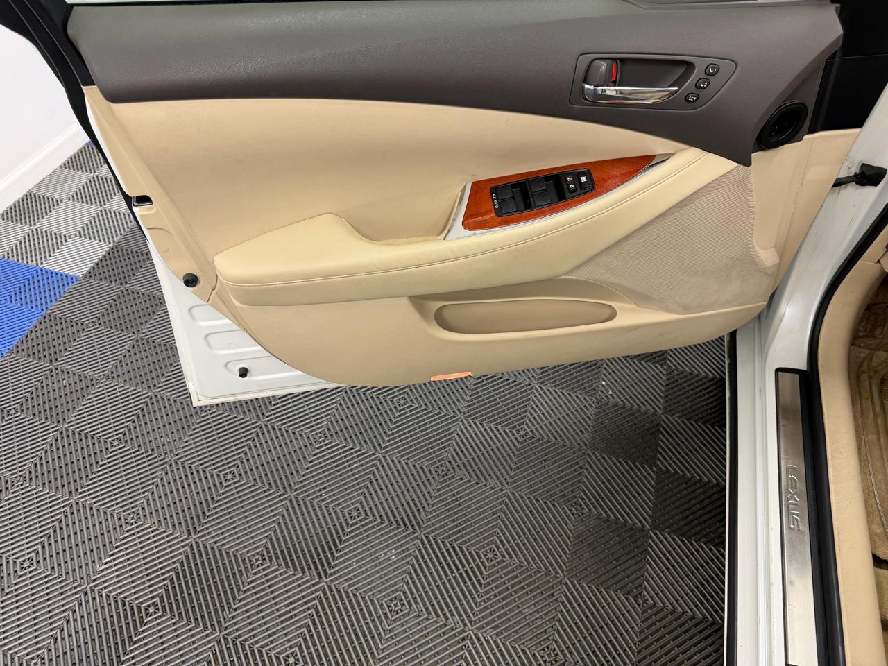 Lexus ES 350 4D Sedan 2011