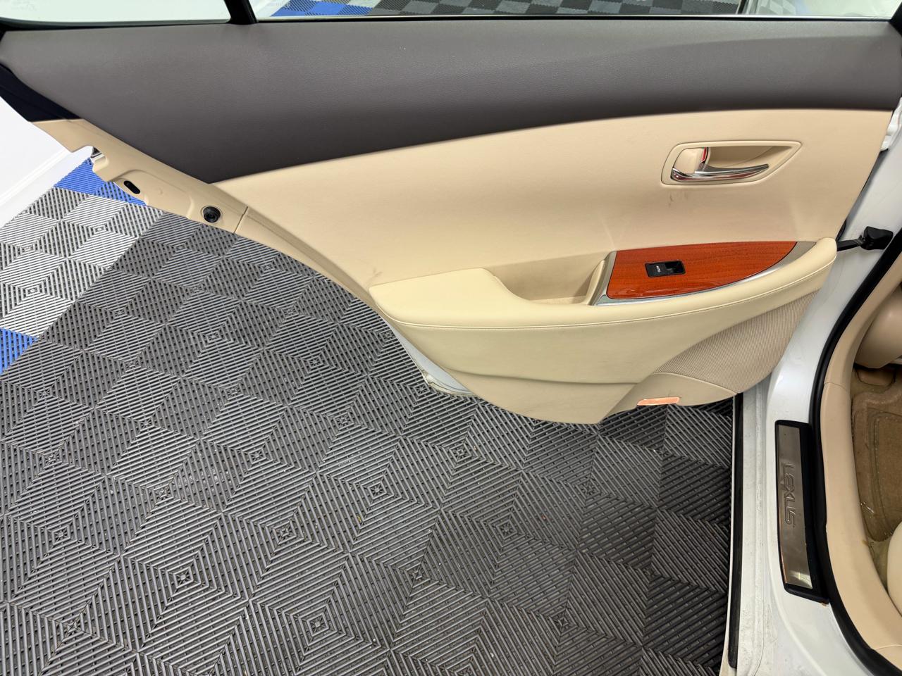 Lexus ES 350 4D Sedan 2011