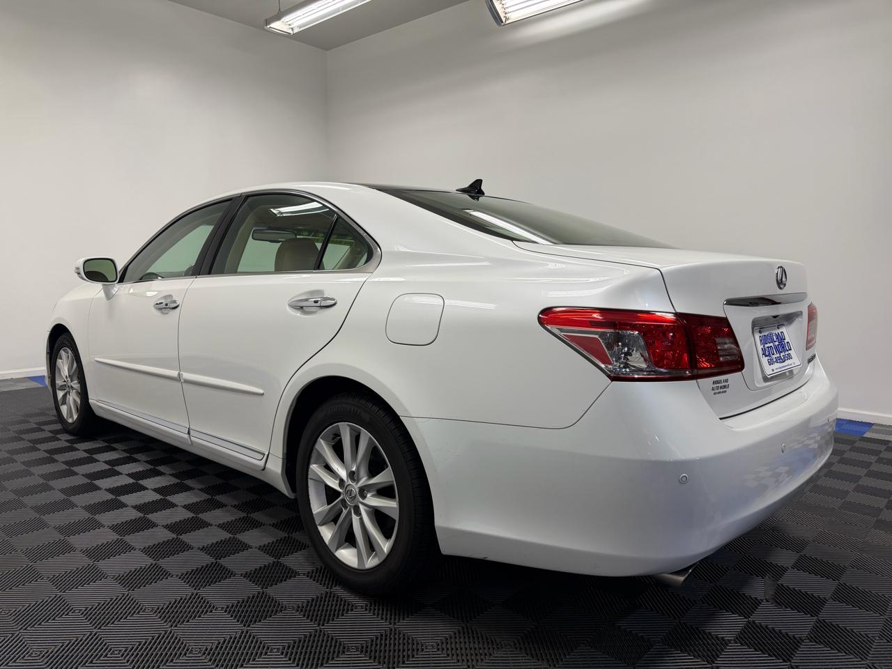Lexus ES 350 4D Sedan 2011