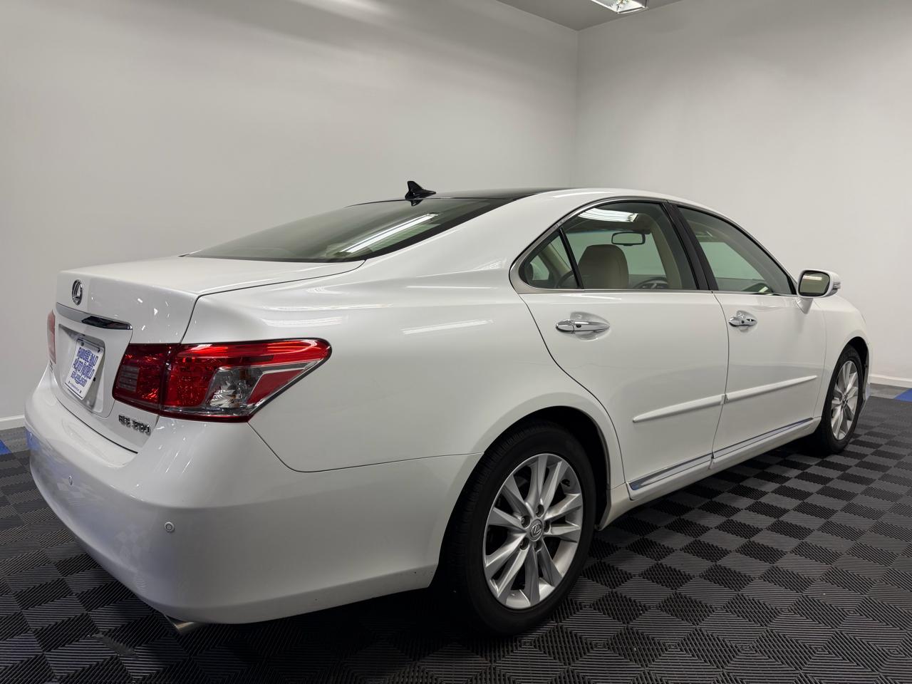 Lexus ES 350 4D Sedan 2011