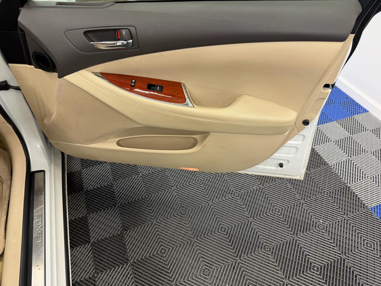 Lexus ES 350 4D Sedan 2011