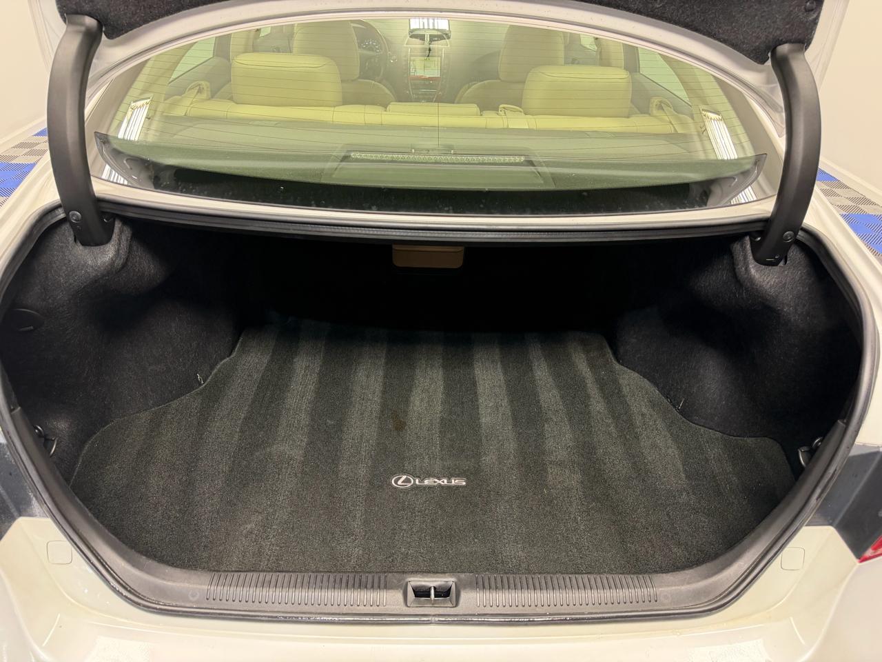 Lexus ES 350 4D Sedan 2011