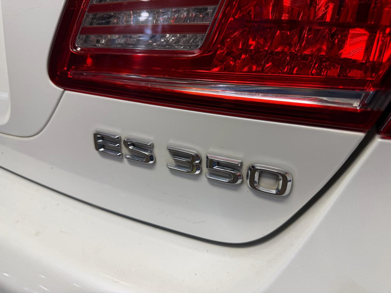 Lexus ES 350 4D Sedan 2011