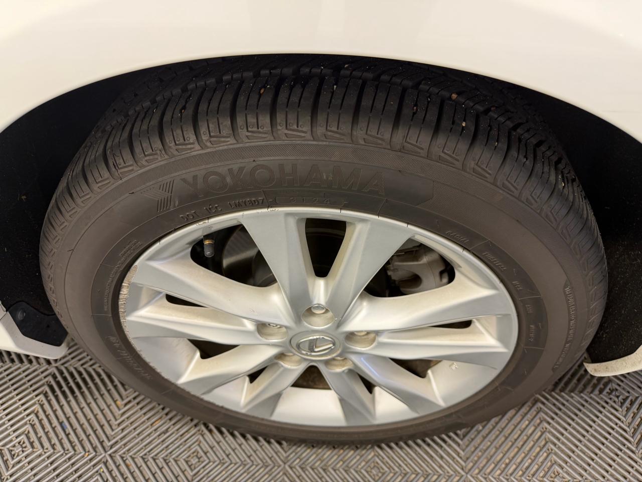 Lexus ES 350 4D Sedan 2011