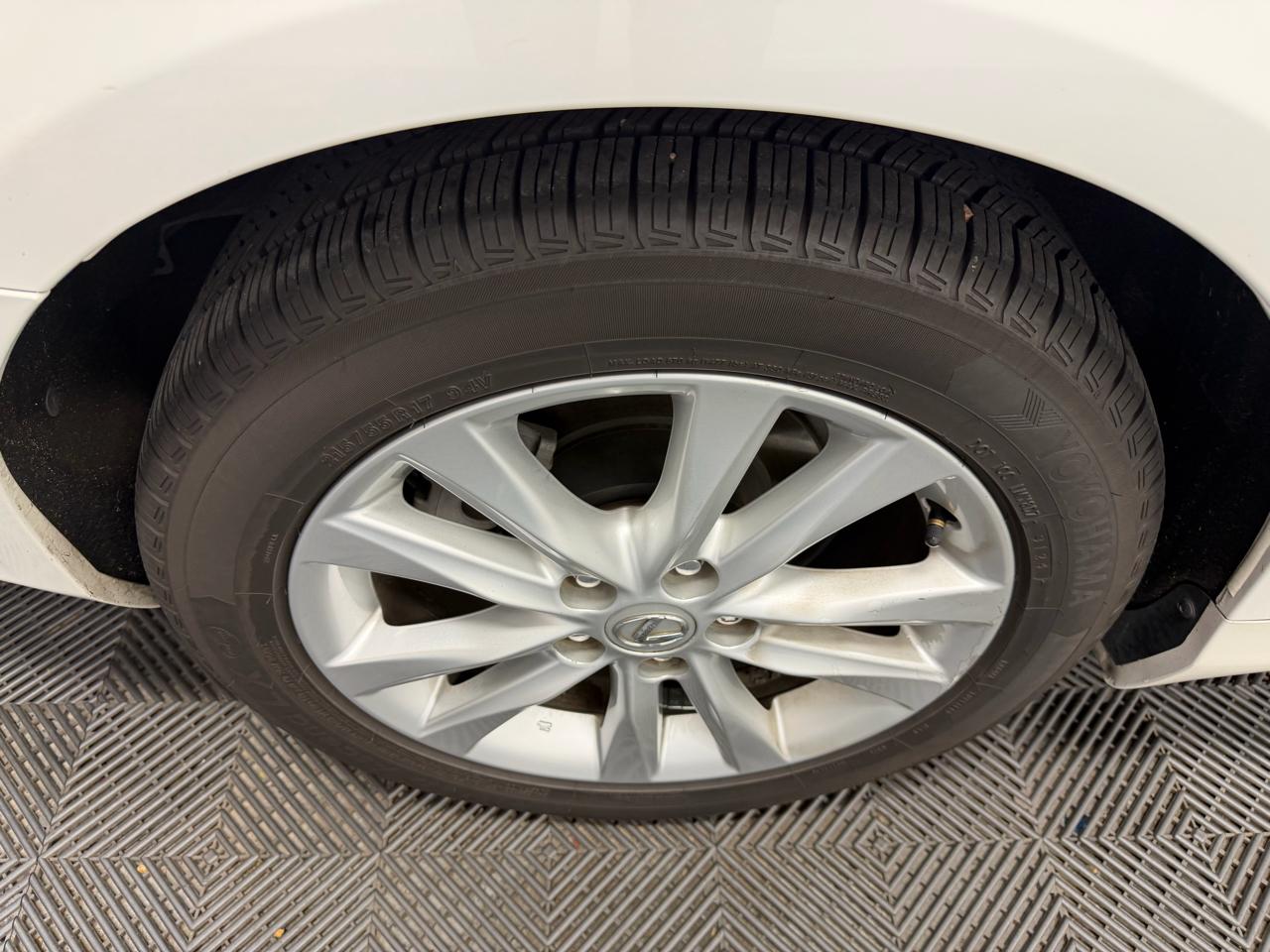 Lexus ES 350 4D Sedan 2011