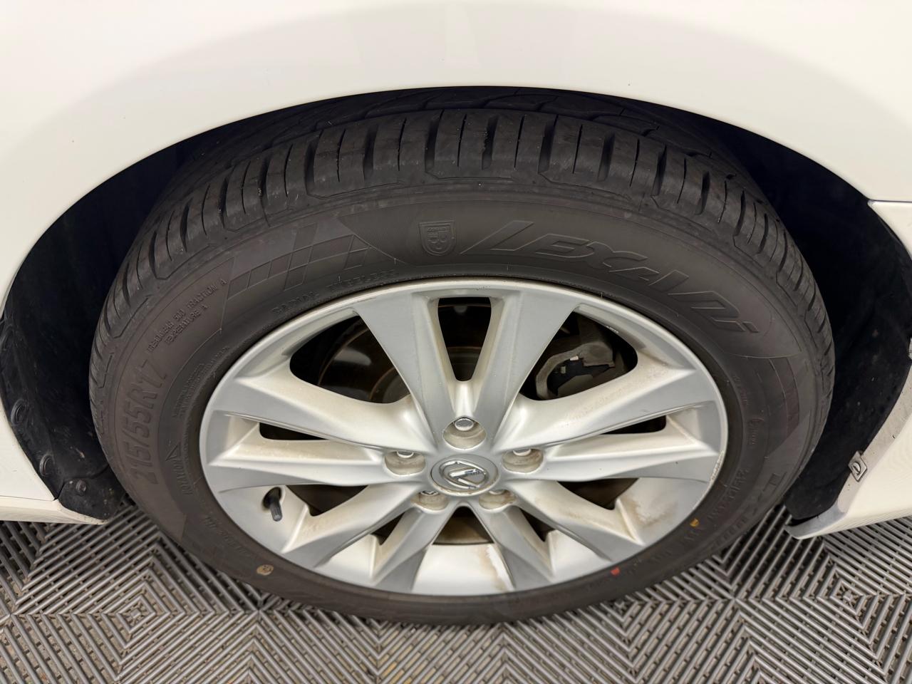 Lexus ES 350 4D Sedan 2011