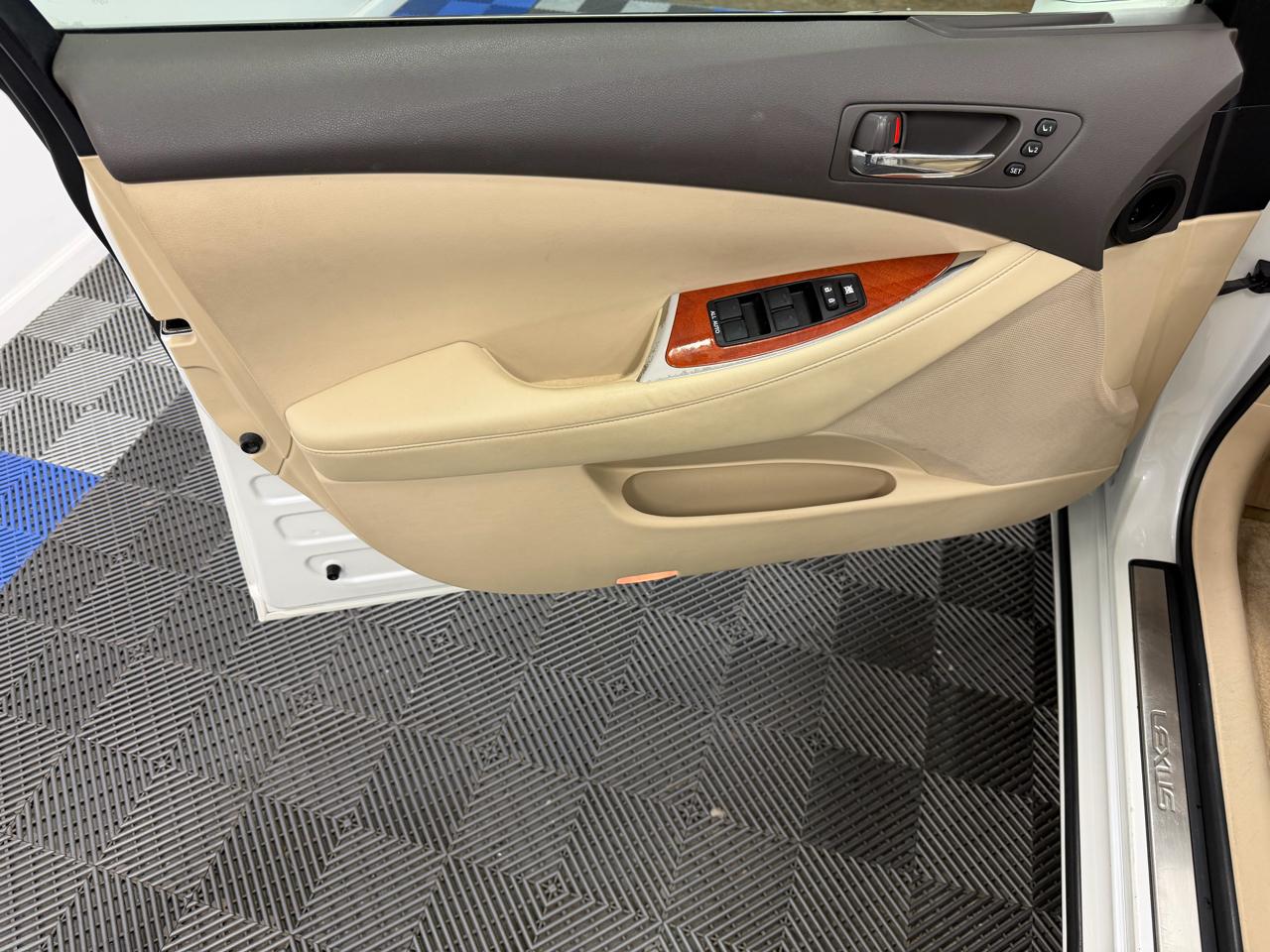 Lexus ES 350 4D Sedan 2011