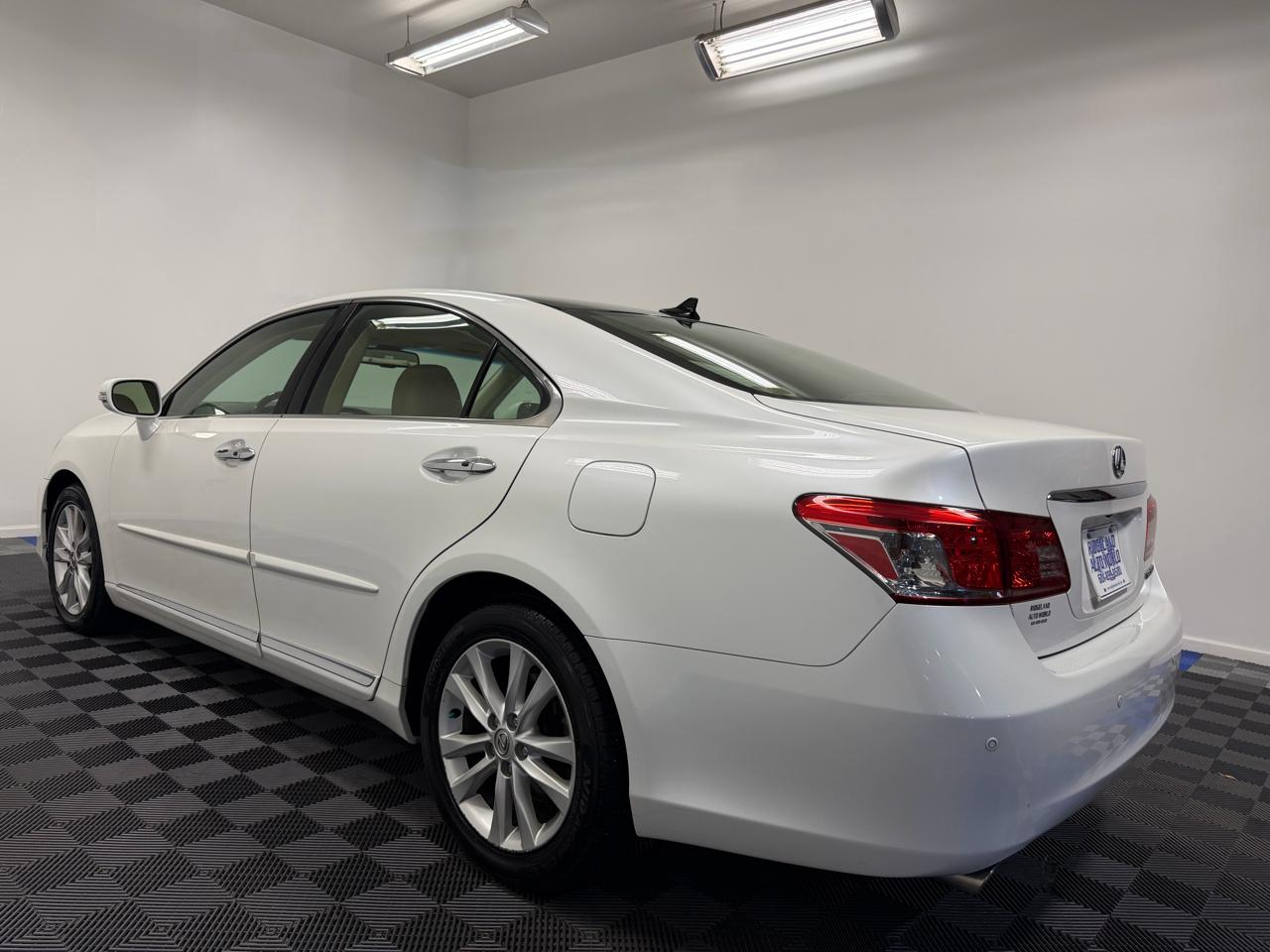 Lexus ES 350 4D Sedan 2011
