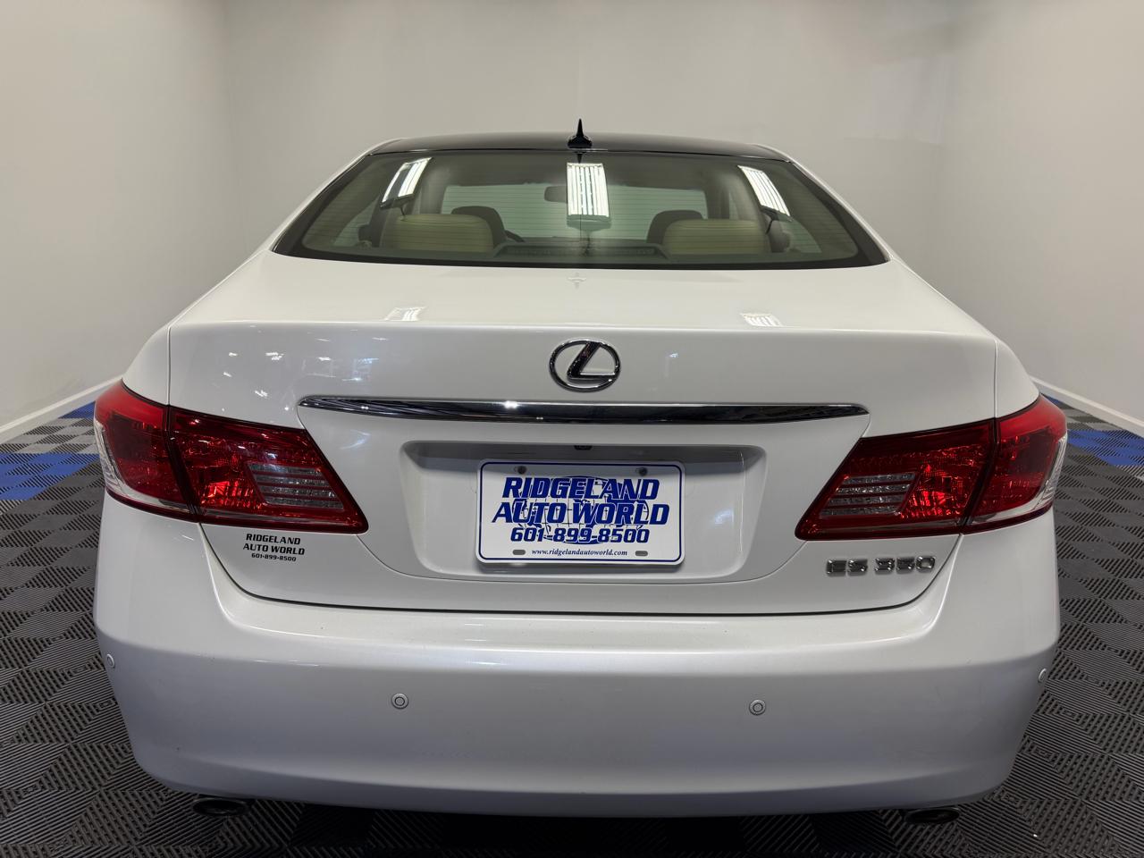 Lexus ES 350 4D Sedan 2011