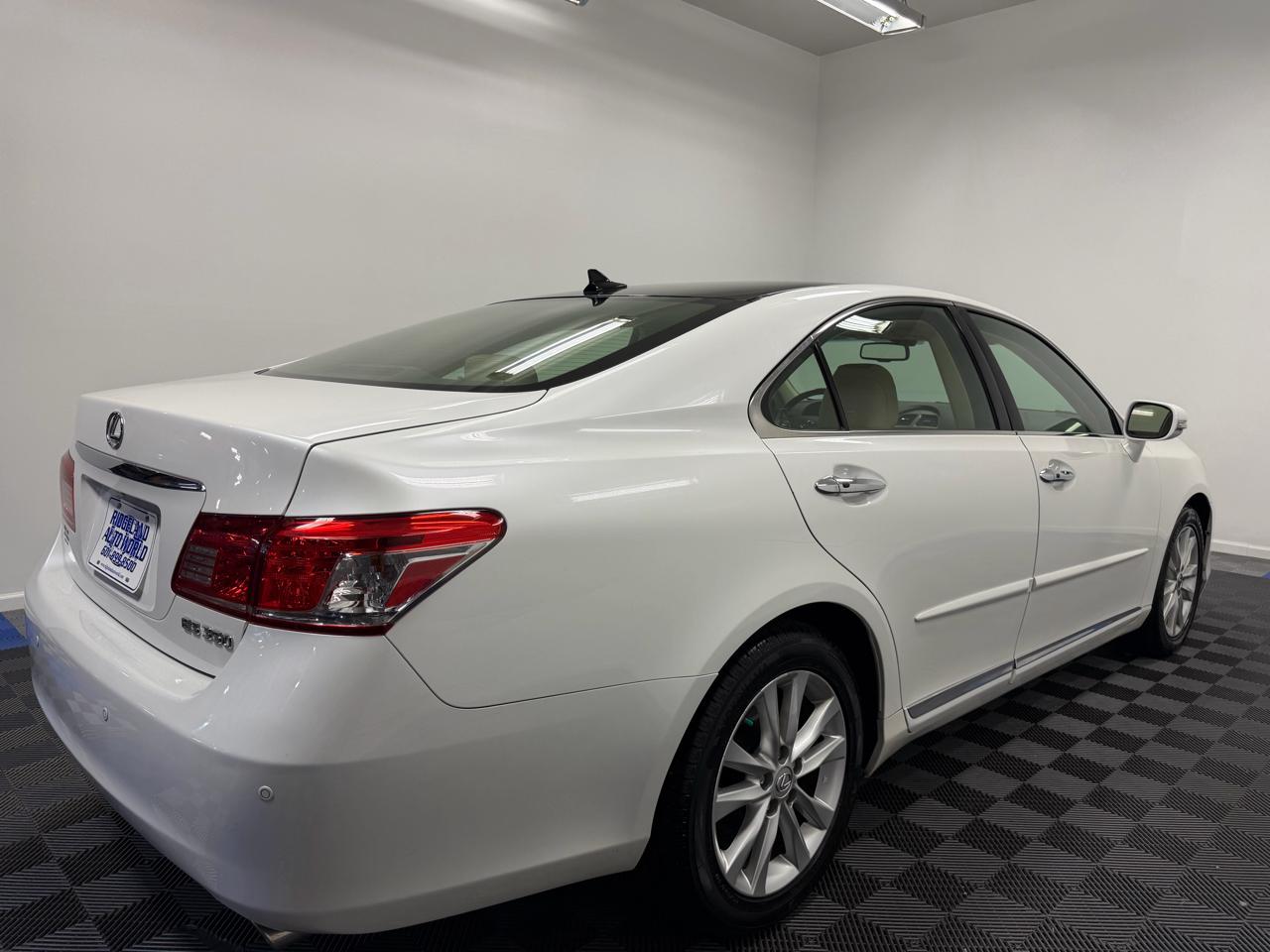 Lexus ES 350 4D Sedan 2011