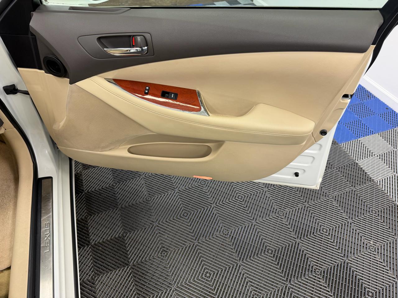 Lexus ES 350 4D Sedan 2011