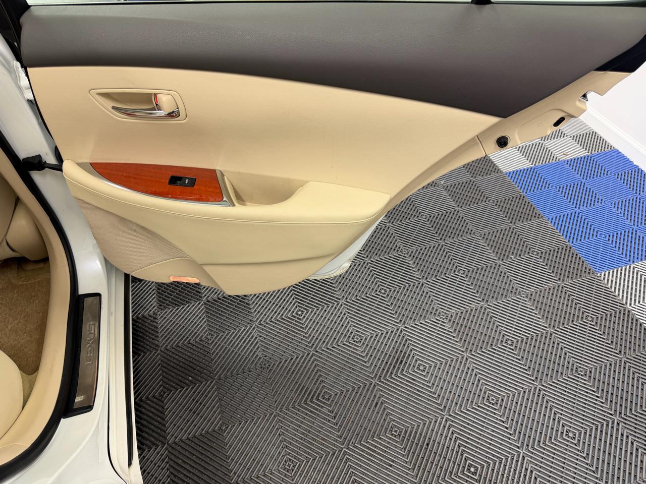 Lexus ES 350 4D Sedan 2011
