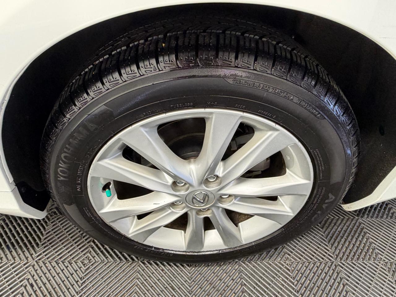 Lexus ES 350 4D Sedan 2011