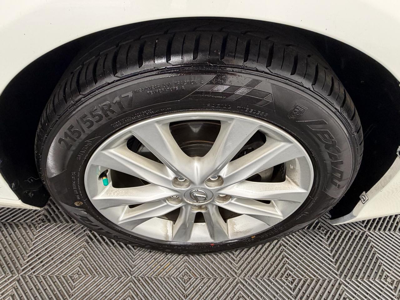 Lexus ES 350 4D Sedan 2011