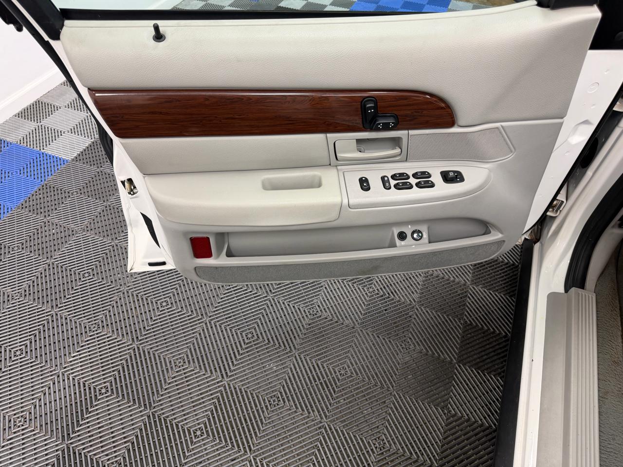 Mercury Grand Marquis 4dr Sdn LS Premium 2003