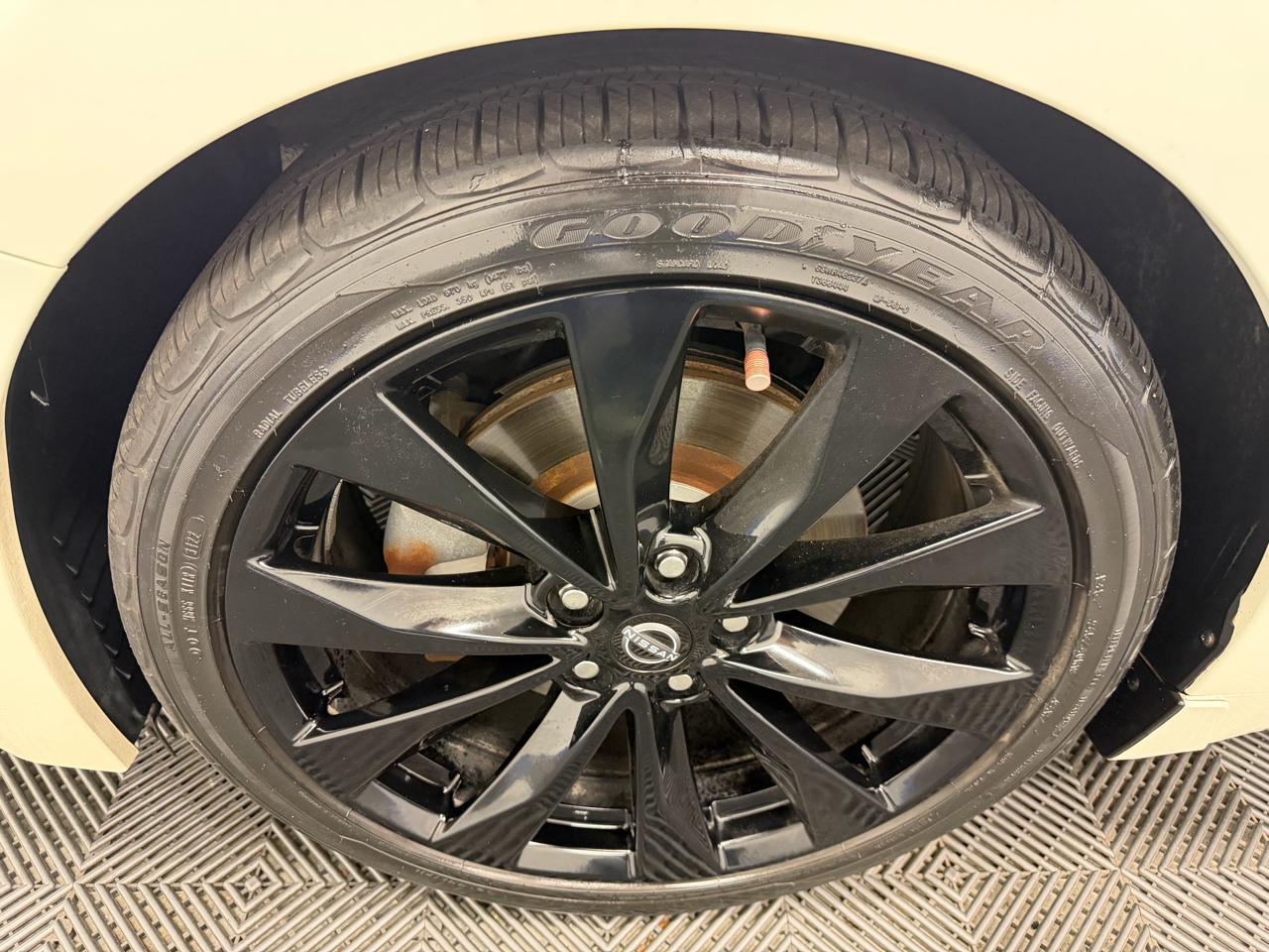 Nissan Maxima SR CVT 2023