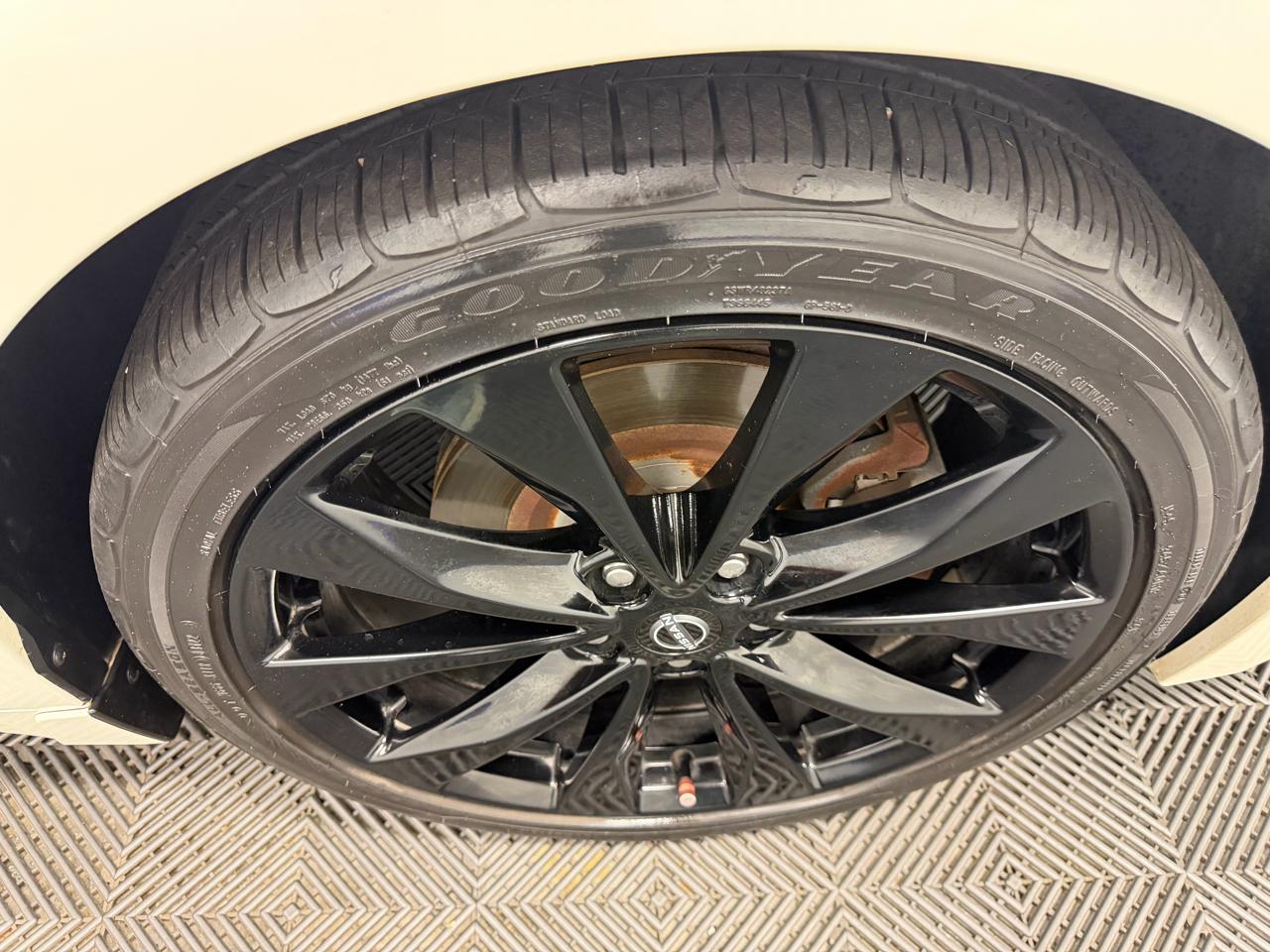Nissan Maxima SR CVT 2023
