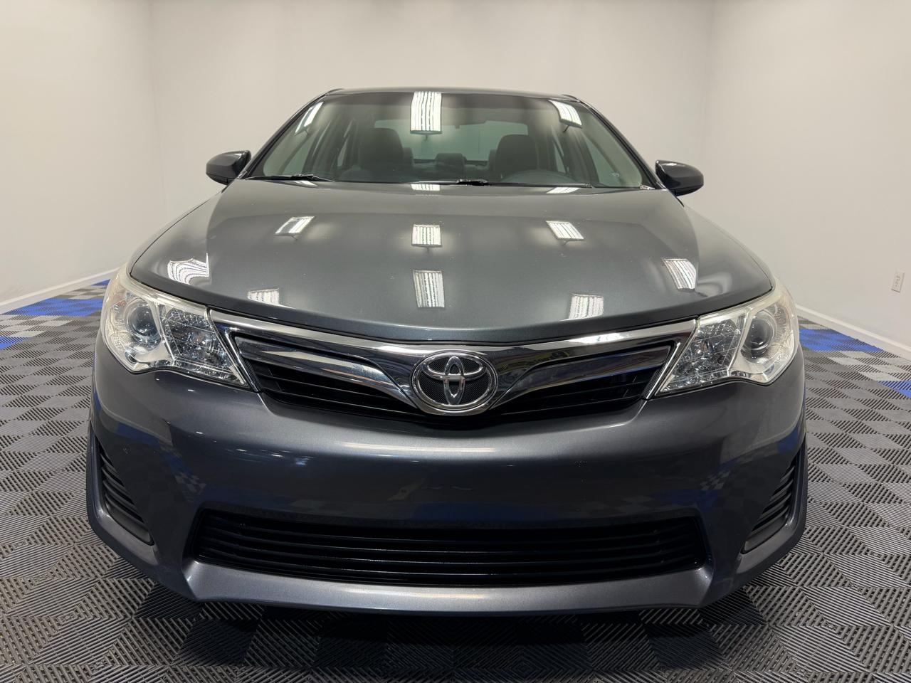 Toyota Camry 4dr Sdn I4 Auto LE (Natl) 2012
