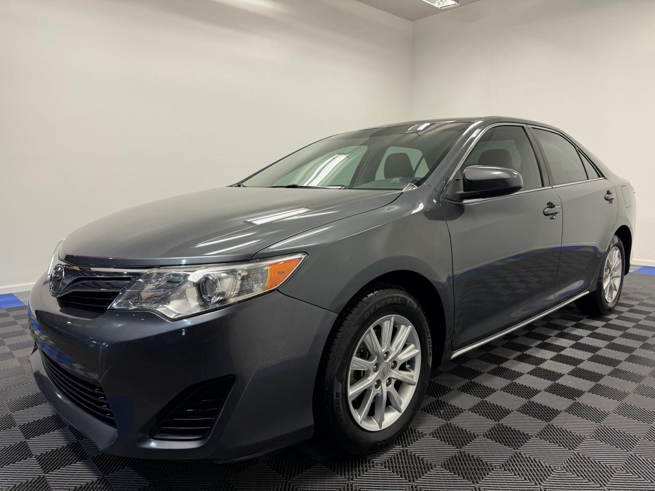 Toyota Camry 4dr Sdn I4 Auto LE (Natl) 2012