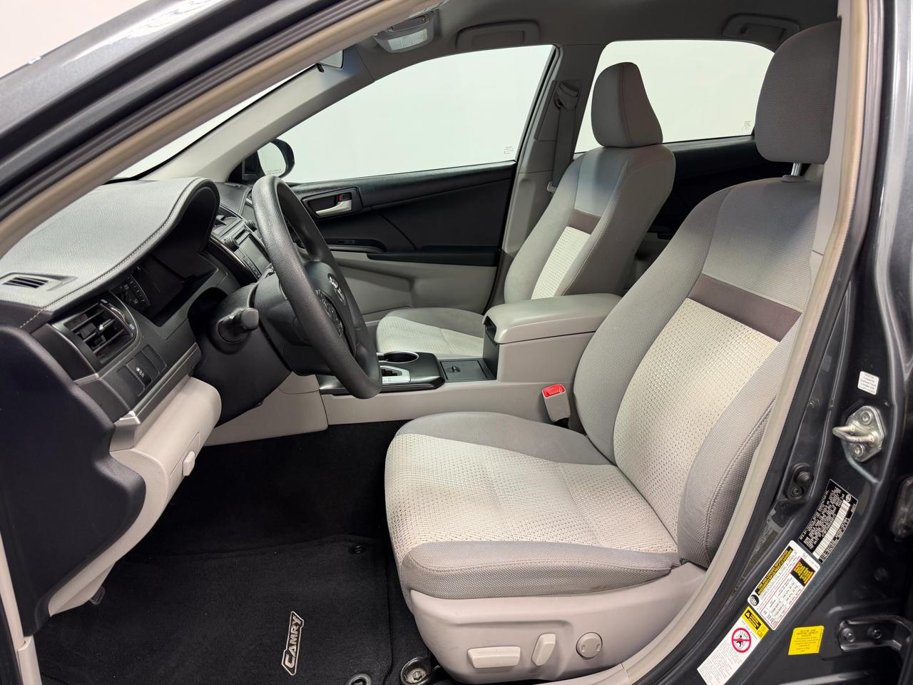 Toyota Camry 4dr Sdn I4 Auto LE (Natl) 2012
