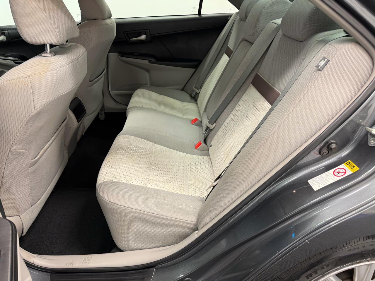 Toyota Camry 4dr Sdn I4 Auto LE (Natl) 2012
