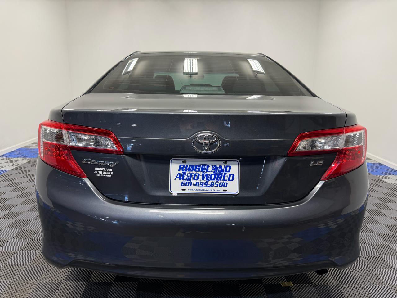 Toyota Camry 4dr Sdn I4 Auto LE (Natl) 2012