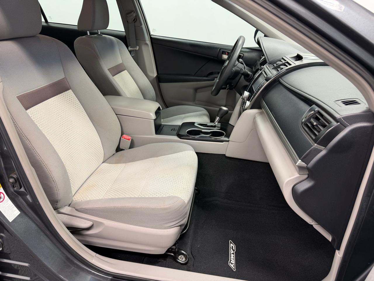 Toyota Camry 4dr Sdn I4 Auto LE (Natl) 2012