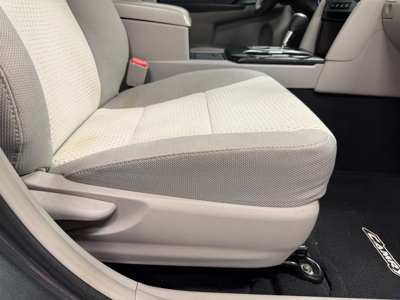 Toyota Camry 4dr Sdn I4 Auto LE (Natl) 2012