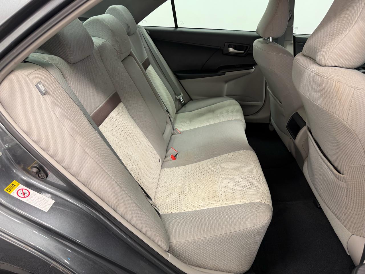 Toyota Camry 4dr Sdn I4 Auto LE (Natl) 2012