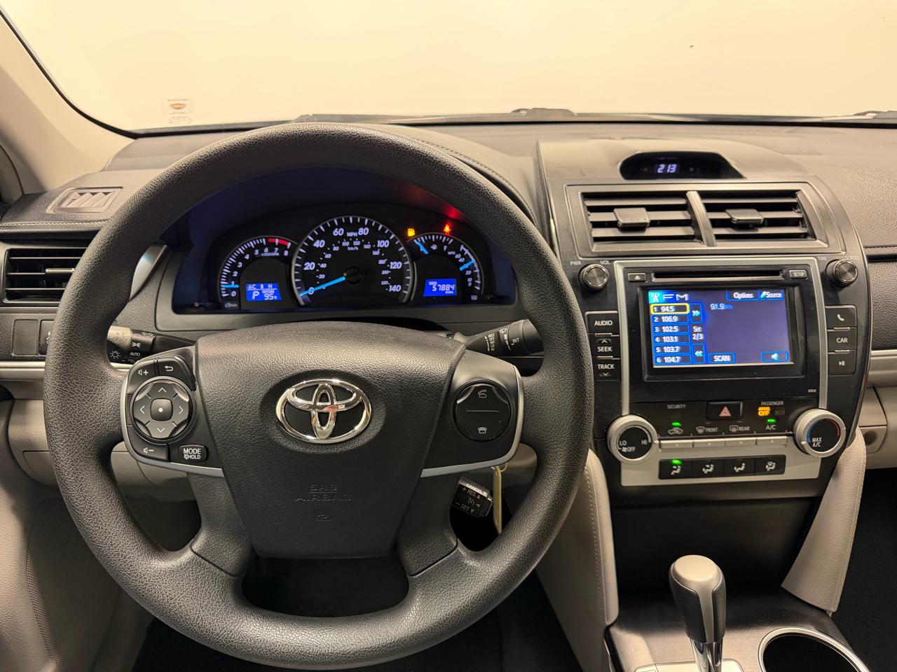 Toyota Camry 4dr Sdn I4 Auto LE (Natl) 2012