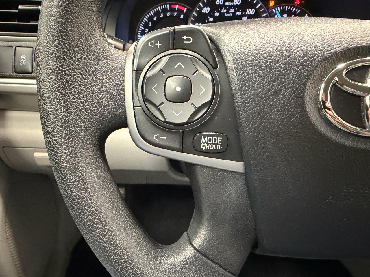 Toyota Camry 4dr Sdn I4 Auto LE (Natl) 2012