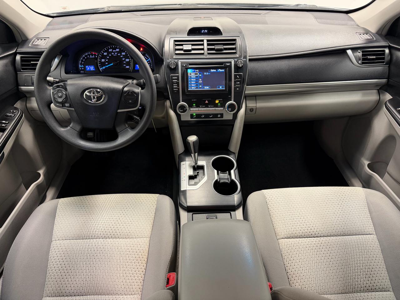Toyota Camry 4dr Sdn I4 Auto LE (Natl) 2012