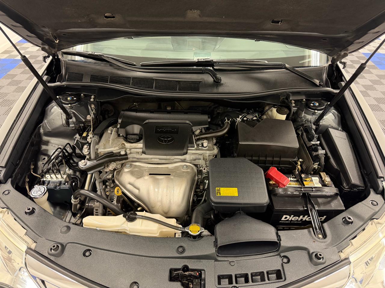Toyota Camry 4dr Sdn I4 Auto LE (Natl) 2012