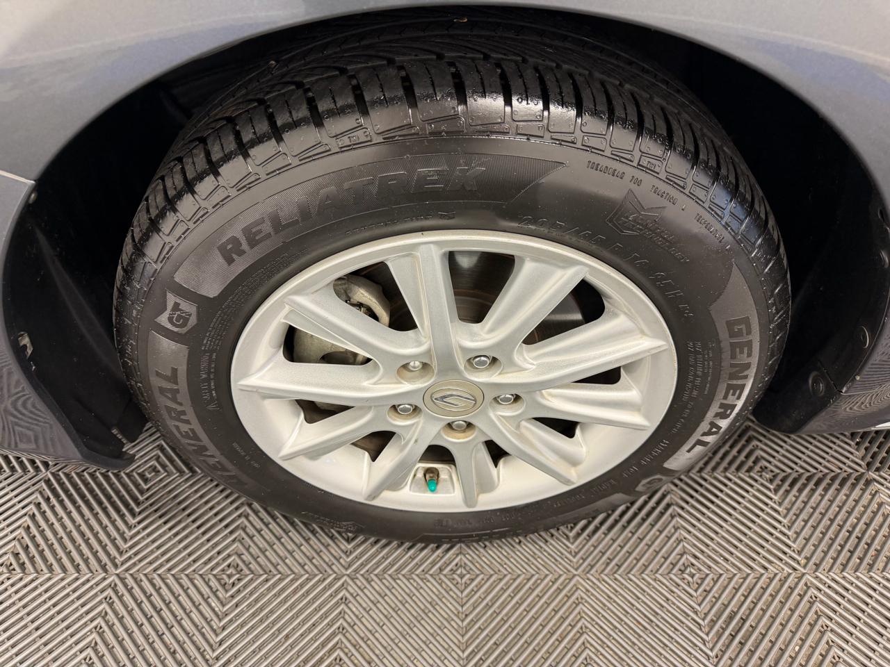 Toyota Camry 4dr Sdn I4 Auto LE (Natl) 2012