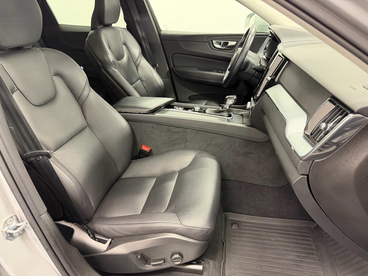 Volvo XC60 T5 AWD Momentum 2020