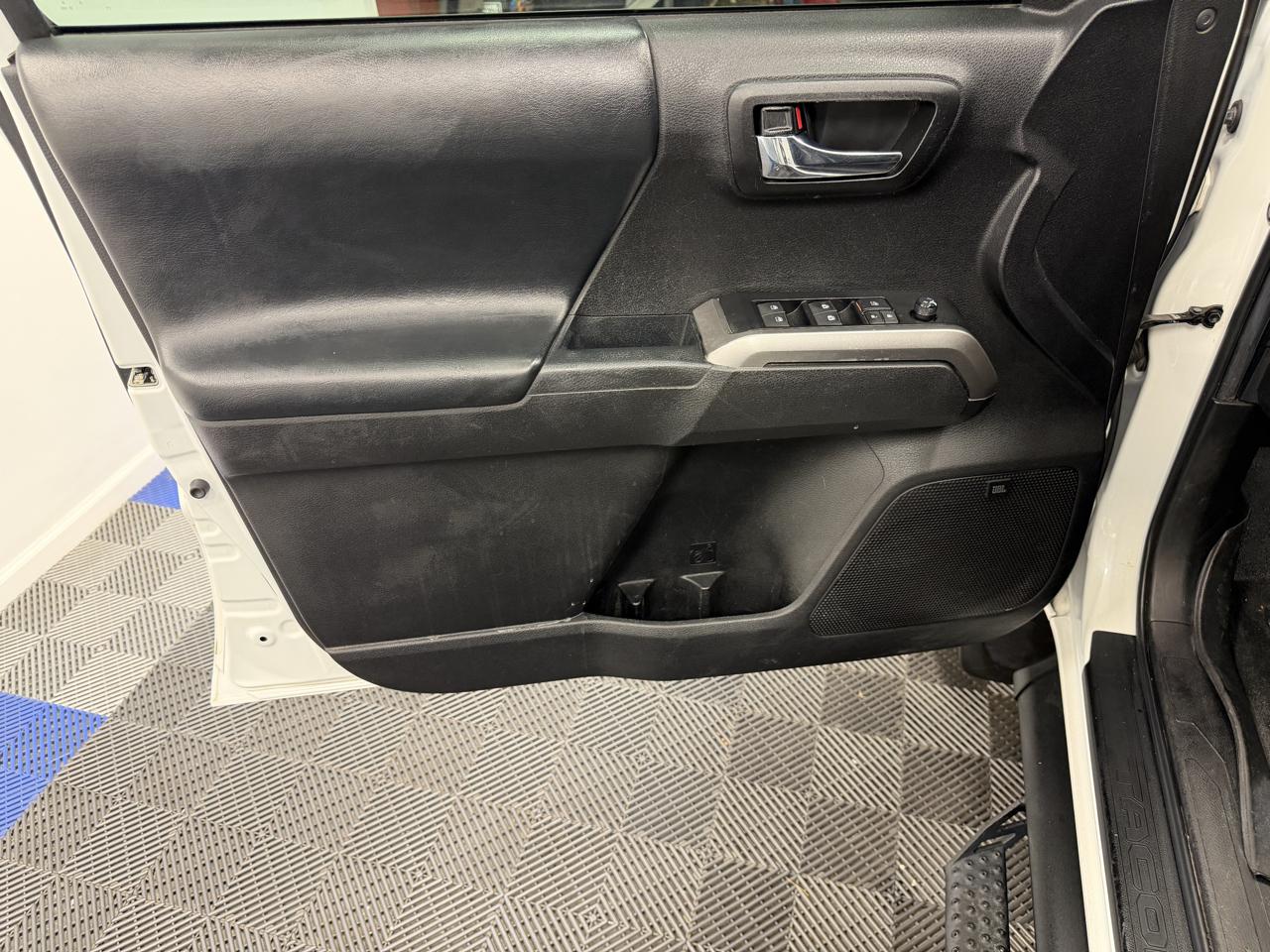 Toyota Tacoma 4WD Limited Double Cab 5' Bed V6 AT (Natl) 2021