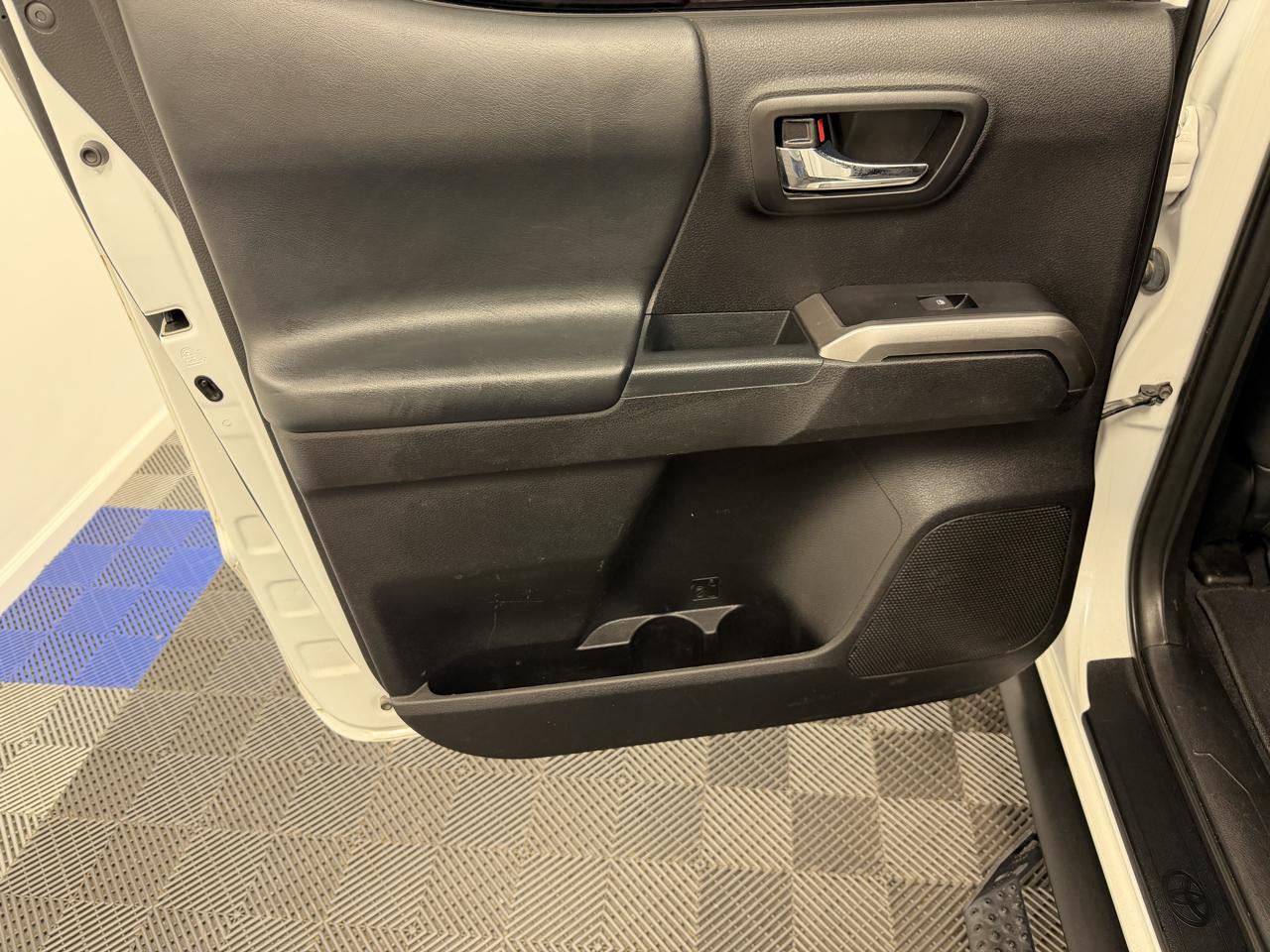 Toyota Tacoma 4WD Limited Double Cab 5' Bed V6 AT (Natl) 2021