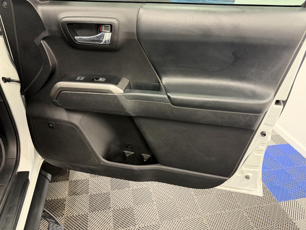 Toyota Tacoma 4WD Limited Double Cab 5' Bed V6 AT (Natl) 2021