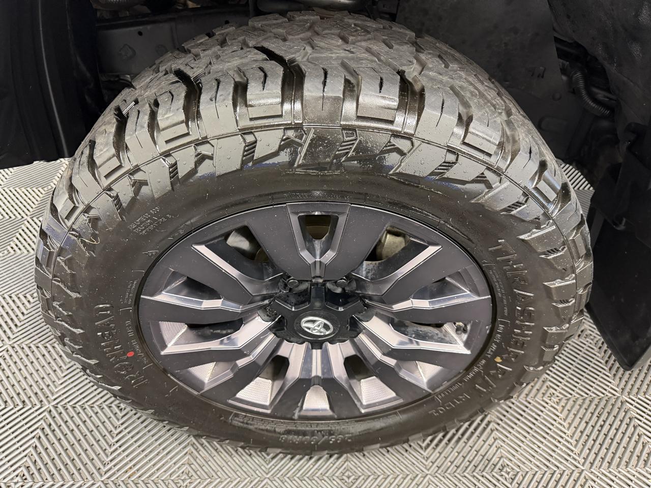 Toyota Tacoma 4WD Limited Double Cab 5' Bed V6 AT (Natl) 2021