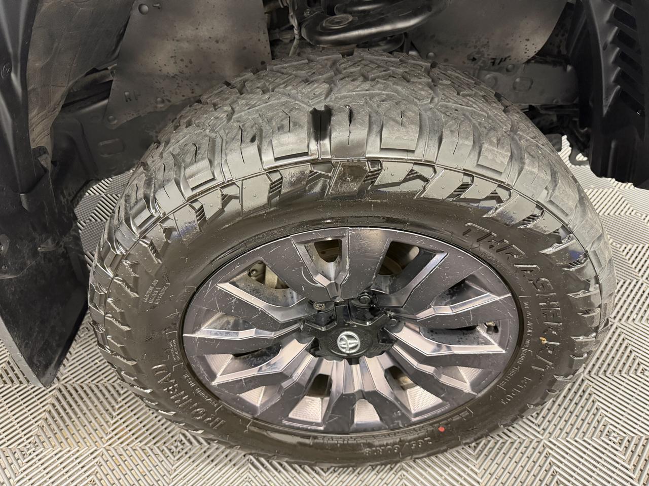 Toyota Tacoma 4WD Limited Double Cab 5' Bed V6 AT (Natl) 2021