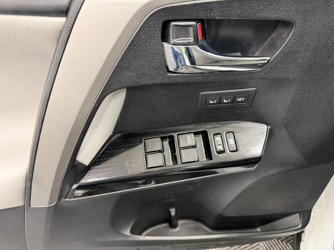 Toyota RAV4 Limited FWD (Natl) 2017