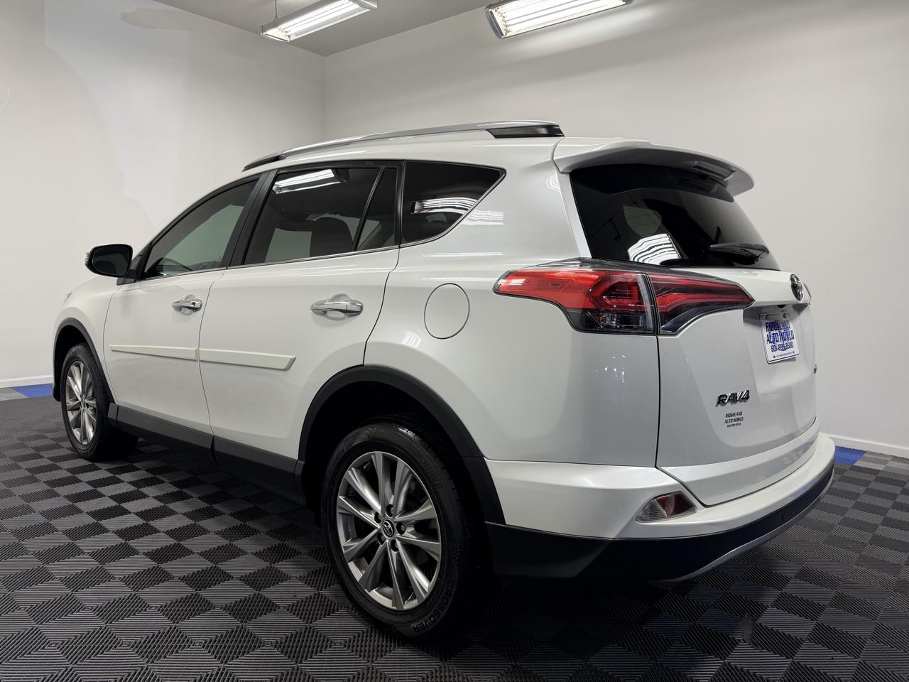 Toyota RAV4 Limited FWD (Natl) 2017
