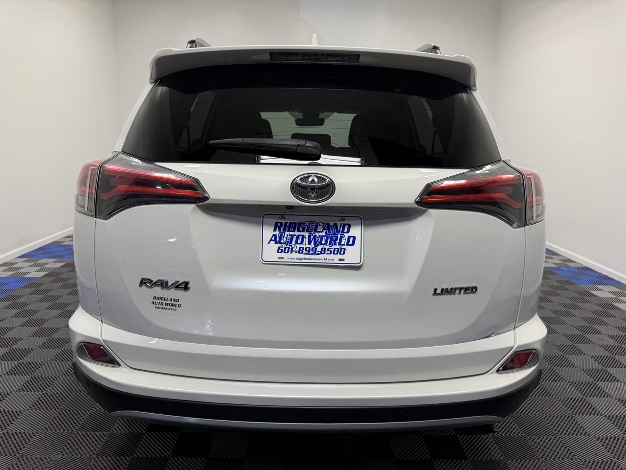 Toyota RAV4 Limited FWD (Natl) 2017