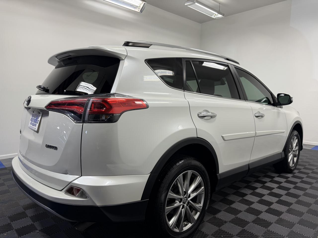 Toyota RAV4 Limited FWD (Natl) 2017