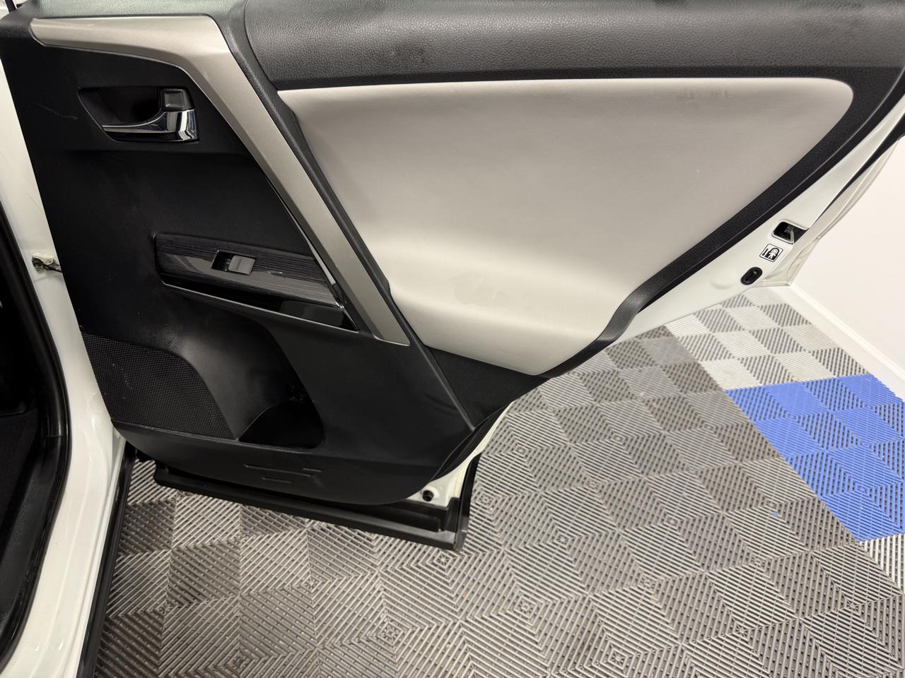 Toyota RAV4 Limited FWD (Natl) 2017