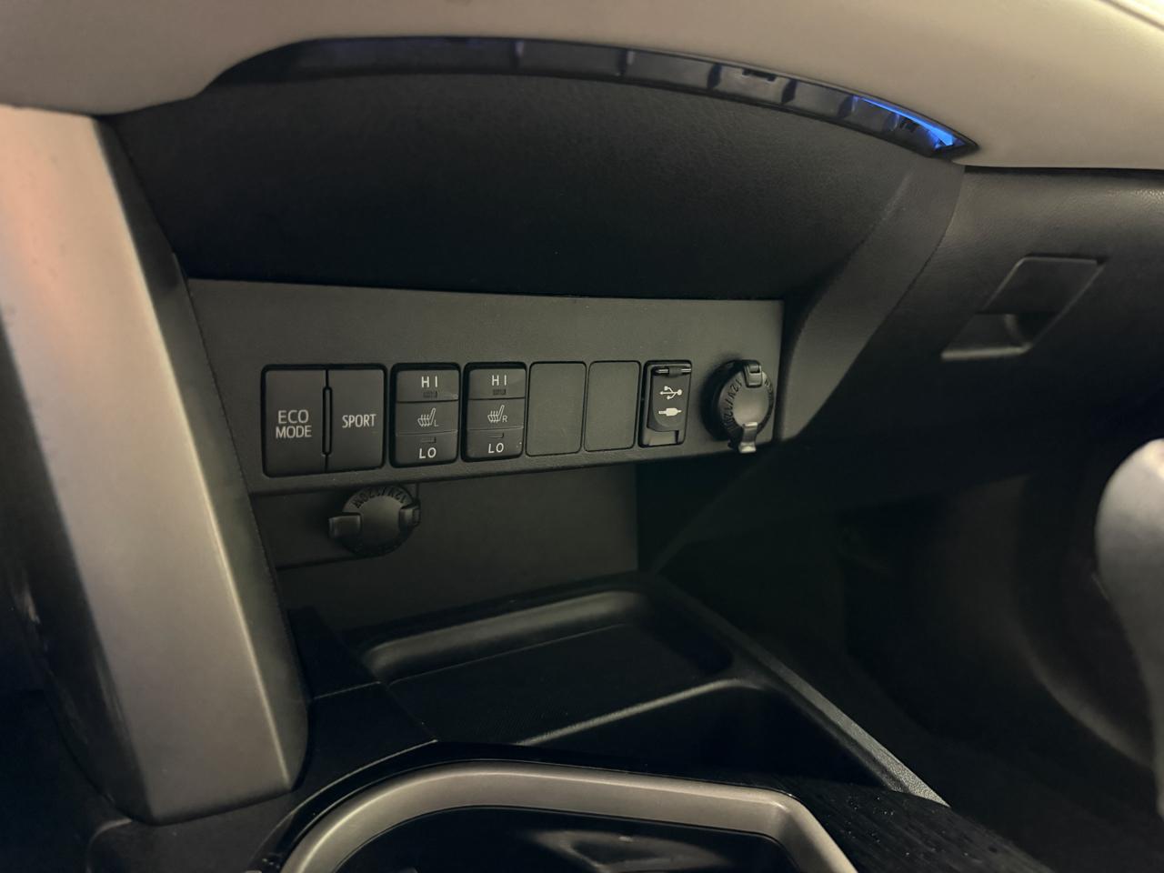 Toyota RAV4 Limited FWD (Natl) 2017